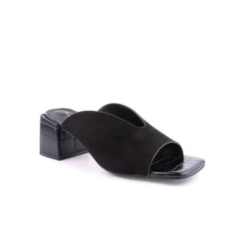 Chinelo AZAREY
