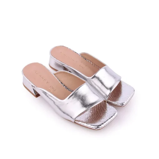 Chinelo AZAREY