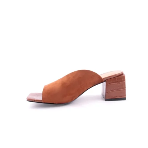 Chinelo AZAREY