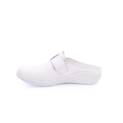 Chinelo DR. MARY