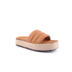 Chinelo ISTERIA