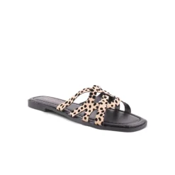 Chinelo ISTERIA
