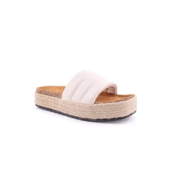 Chinelo ISTERIA