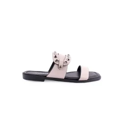Chinelo ISTERIA