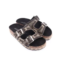 Chinelo ISTERIA