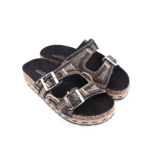 Chinelo ISTERIA