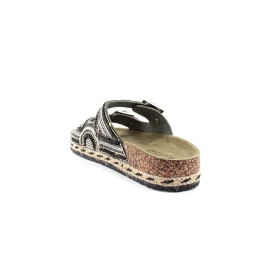 Chinelo ISTERIA