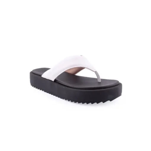 Chinelo MOLECA