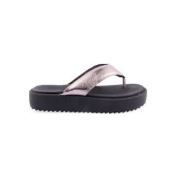 Chinelo MOLECA