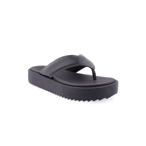 Chinelo MOLECA