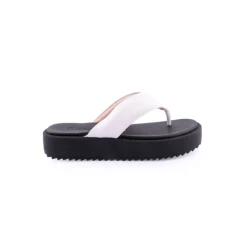 Chinelo MOLECA