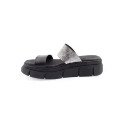 Chinelo MOLECA