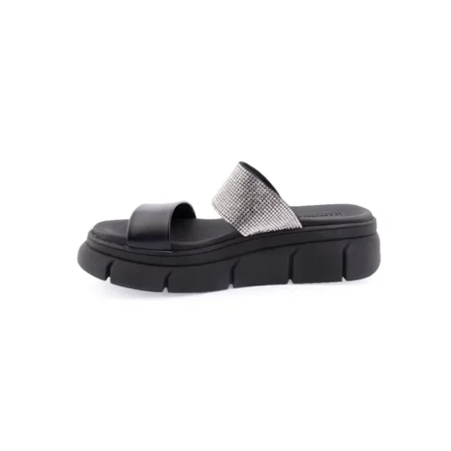 Chinelo MOLECA