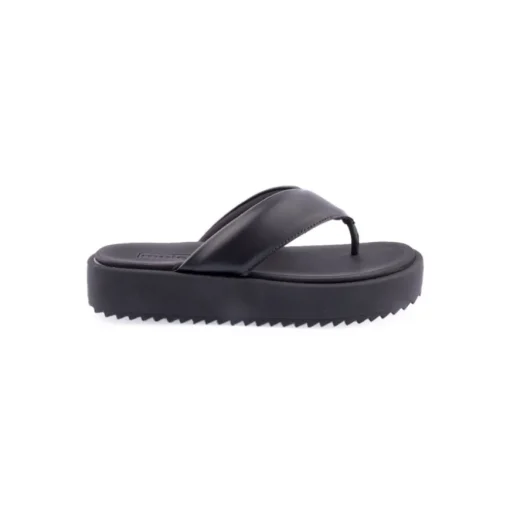 Chinelo MOLECA