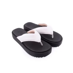 Chinelo MOLECA
