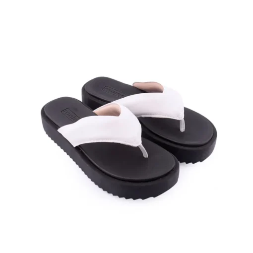 Chinelo MOLECA