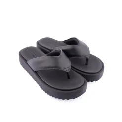 Chinelo MOLECA
