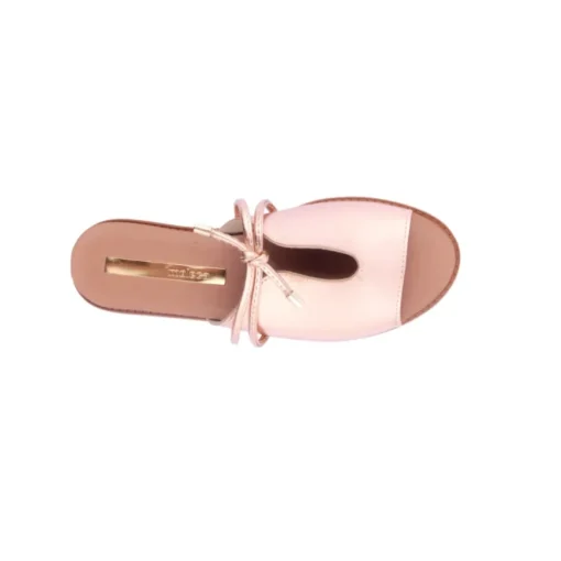 Chinelo MOLECA