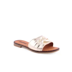 Chinelo WALKWELL