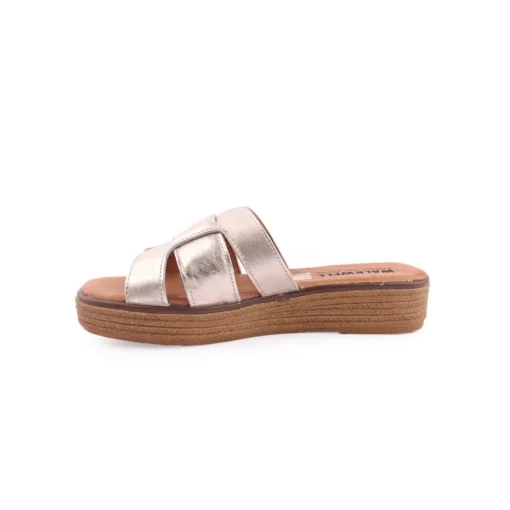 Chinelo WALKWELL