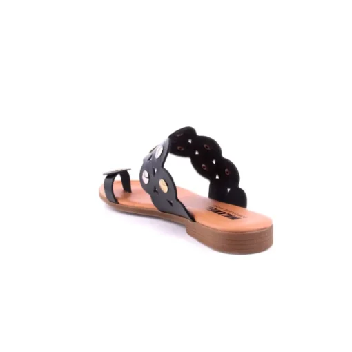 Chinelo WALKWELL
