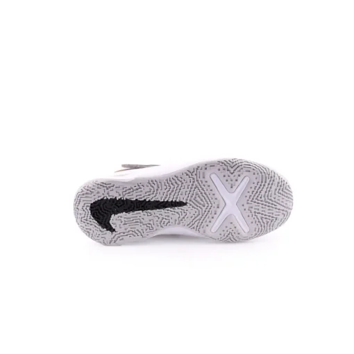 Sapatilha NIKE Team Hustle D 10